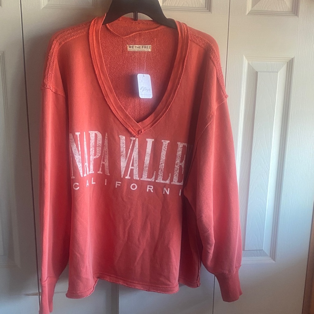 Free People NWT -WTF Venice Oversized NAPA Cotton Blend Vneck Graphic Sweatshirt - Picture 4 of 15